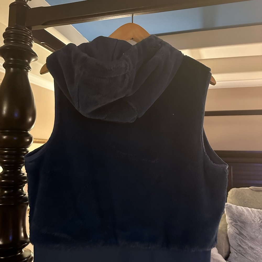 Calia by Carrie Underwood Vest Blue Womens Faux Fur Hooded vest Jacket NWOT - Picture 4 of 4